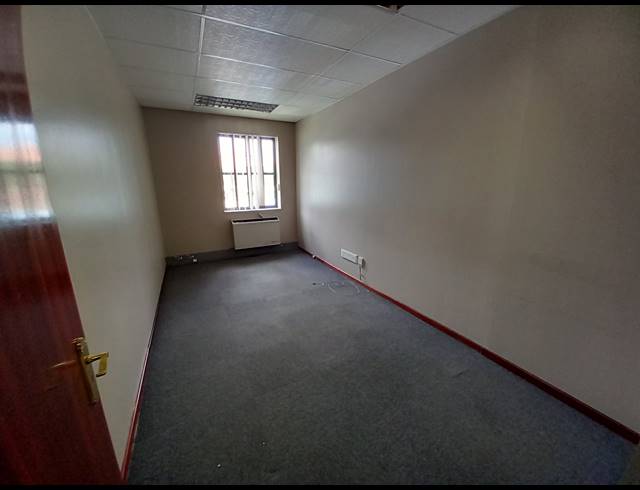 136M² OFFICE TO LET IN BRYANSTON